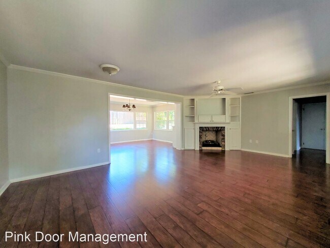 Building Photo - 2 br, 1.5 bath House - 1501 Tedford St