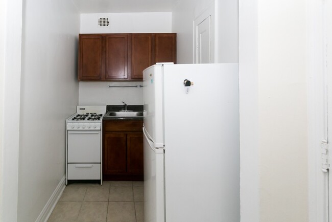 Building Photo - 4832 N Damen Ave