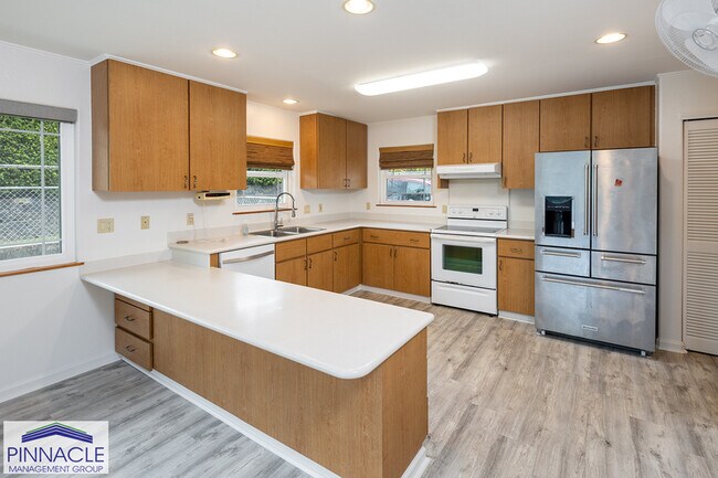 Foto del edificio - 3329 Woodlawn Dr