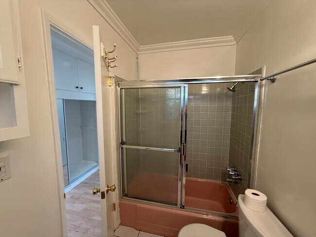 Foto del edificio - 8576 Holloway Dr