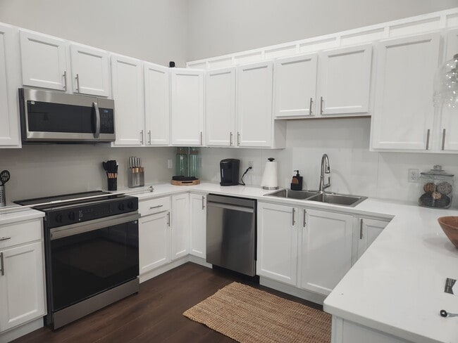 Cocina Gourmet - 6384 W Flanders Ln