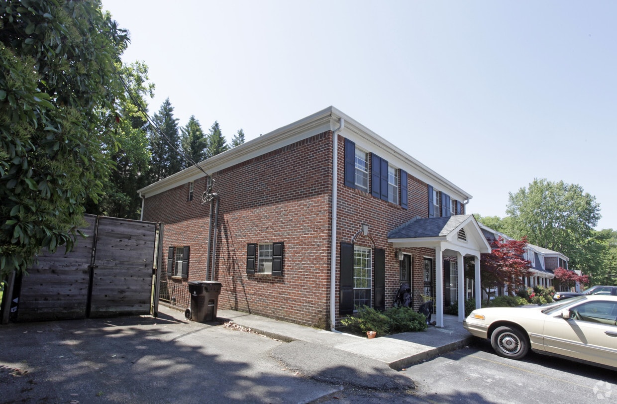 Building Photo - 3638-3858 Taliluna Ave