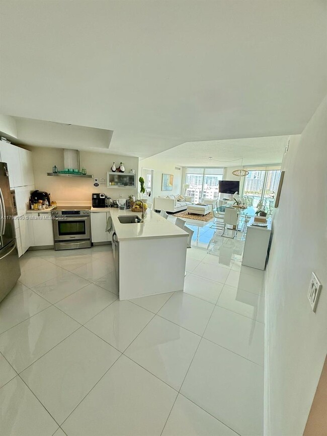 Foto del edificio - 250 Sunny Isles Blvd