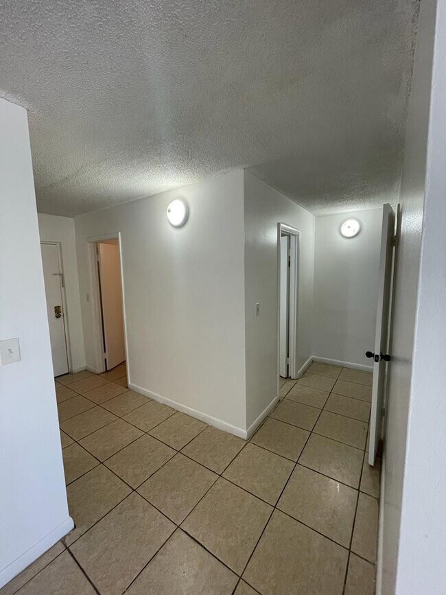 Foto del edificio - 14830 Naranja Lakes Blvd