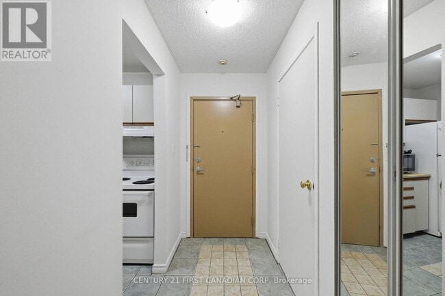 Building Photo - 2228 Trafalgar St