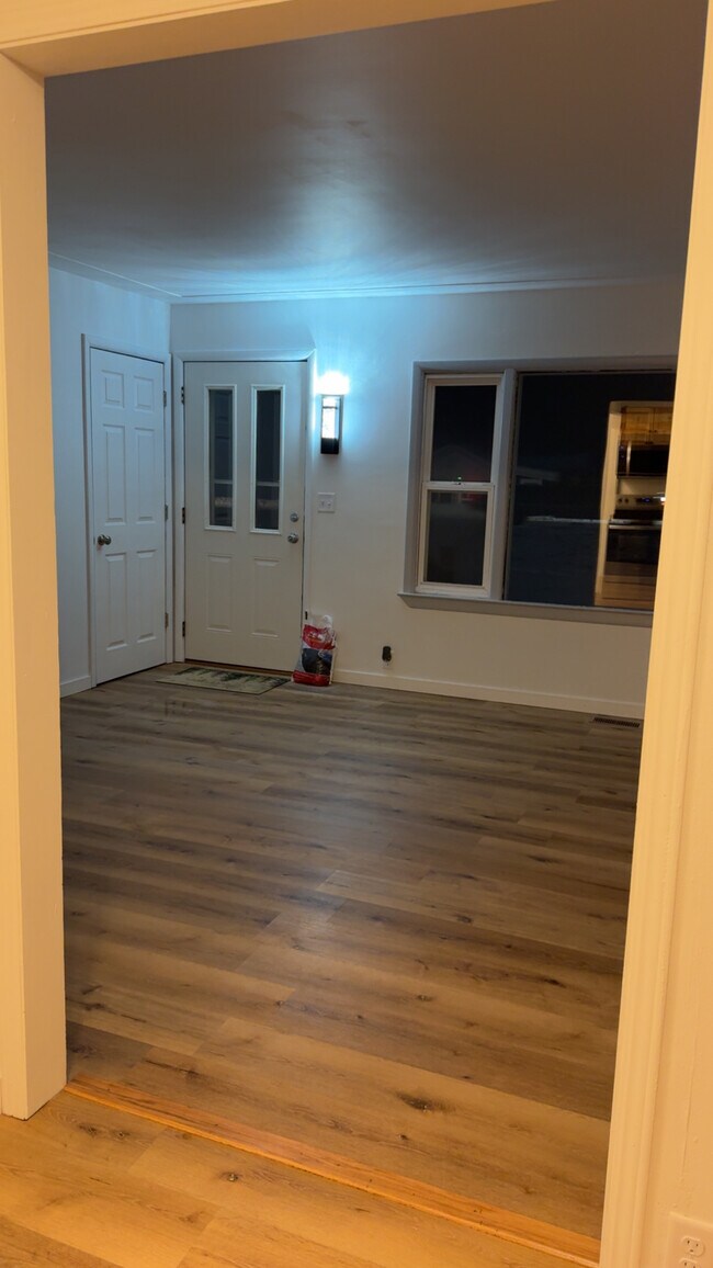 Sala de estar - 7791 Whitehall Rd