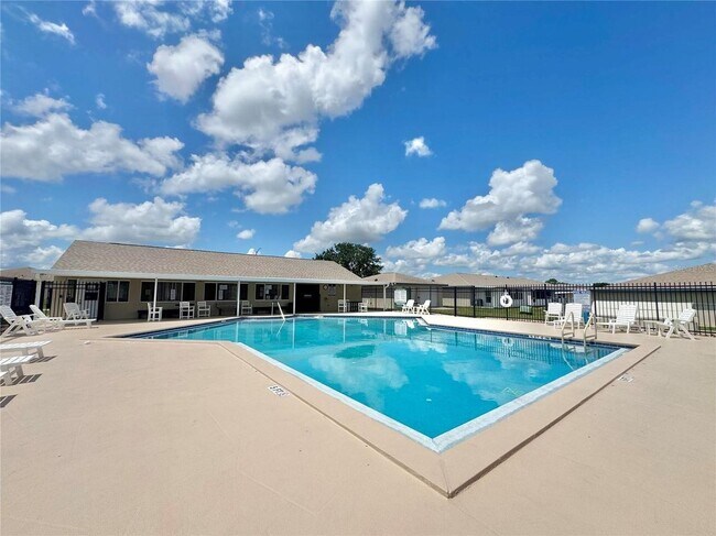 Foto del edificio - 350 Winter Ridge Blvd