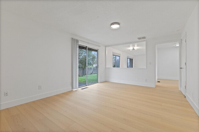 Foto del edificio - Charming 3-Bedroom Home on Quiet Cul-de-Sac