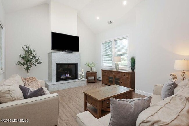 Building Photo - 63 Carpenter St