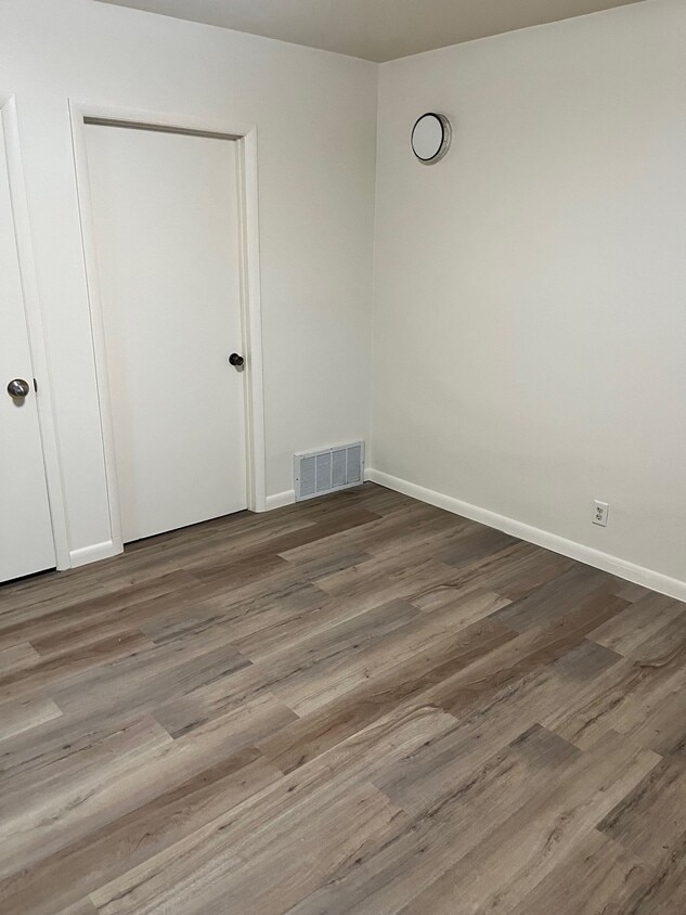 Building Photo - 657 S 400 E