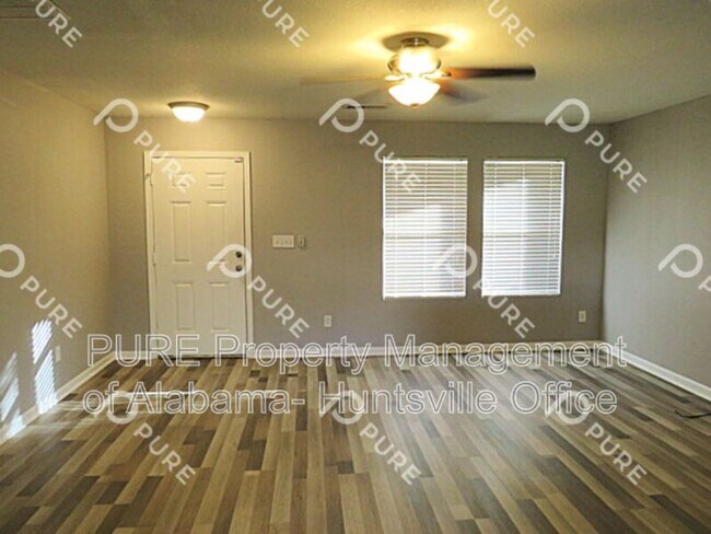 Building Photo - 221 Whitestone Dr NE