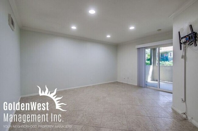 Building Photo - Cozy 2Bdm 2Ba Condo in the Heart of San Di...