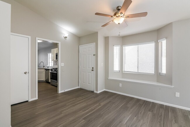 Building Photo - 7122 Knoll View Dr