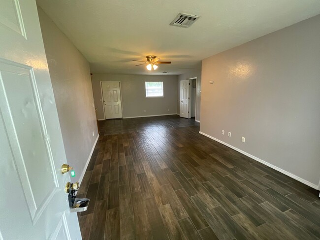Foto del edificio - 2 Bed 1 Bath