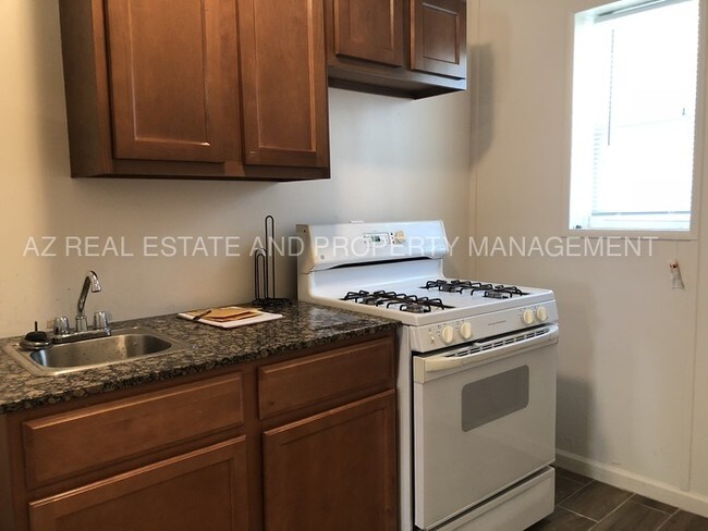 Building Photo - 829 N 4th Ave