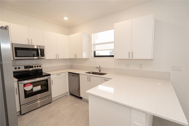 Foto del edificio - 270 SW 159th Pl