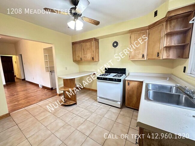 Building Photo - 4 Bed, 1 Bath unit in McKeesport