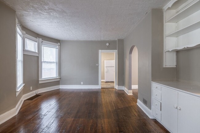 Building Photo - 3 Bedroom Midtown Home!