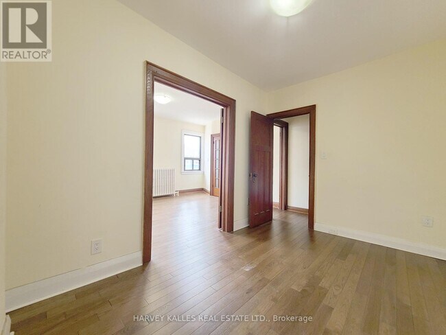 Photo du bâtiment - 1108 Yonge St