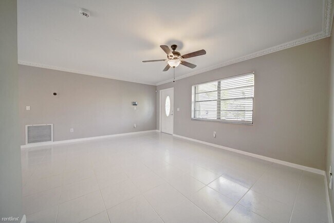 Building Photo - 4 br, 2 bath House - 10650 Ember St