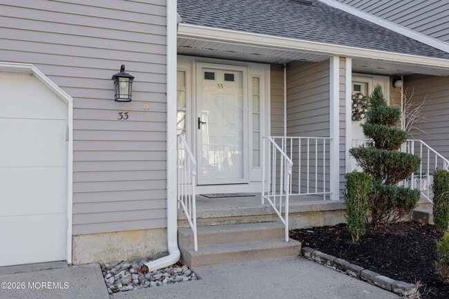 Building Photo - 33 Essex Dr