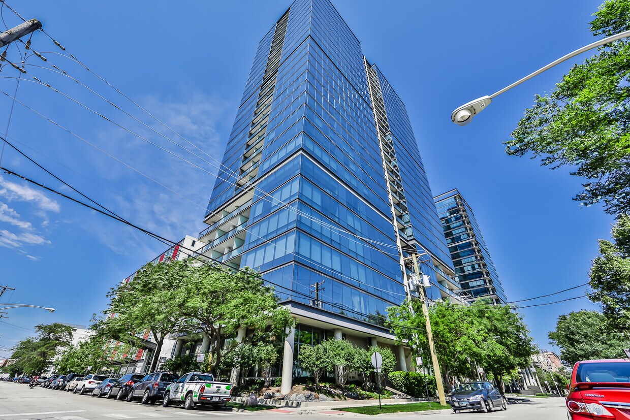 Foto principal - 860 W Blackhawk St