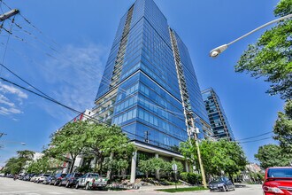 Building Photo - 860 W Blackhawk St