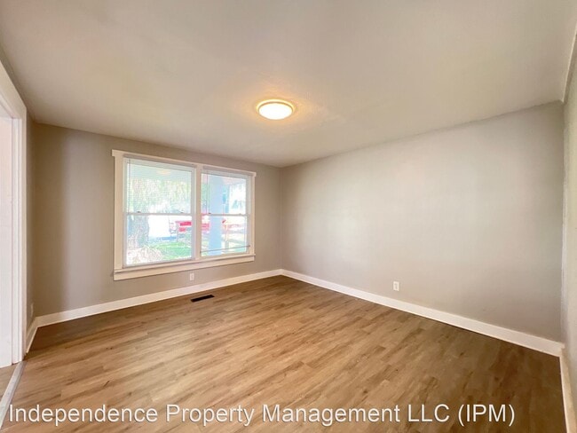 Building Photo - 3 br, 1 bath House - 1223 Highland Ave