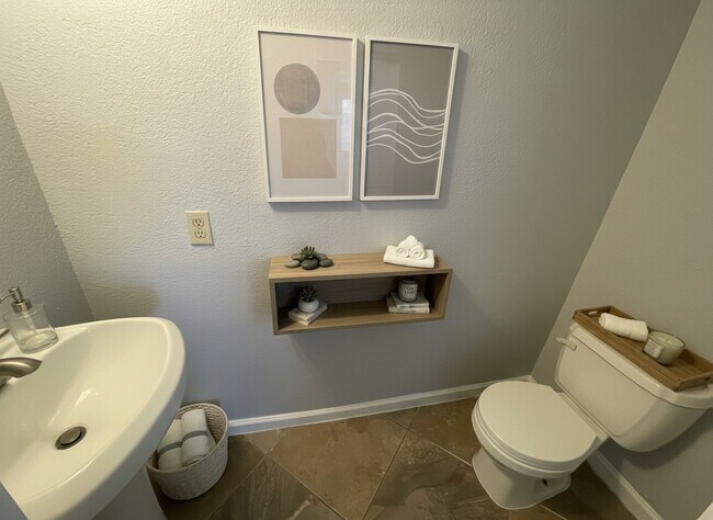 Foto del edificio - 8402 Spring Valley Dr