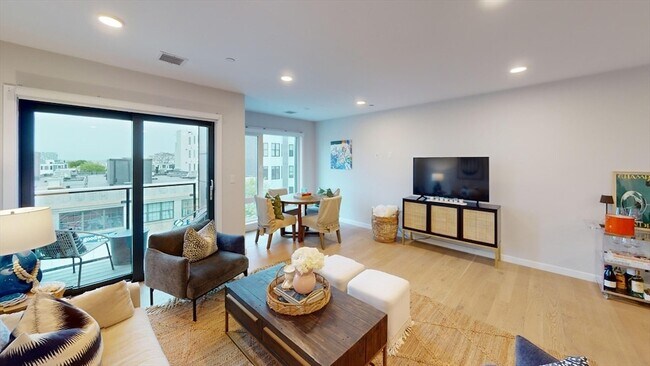 Foto del edificio - 457 W Broadway Unit 402
