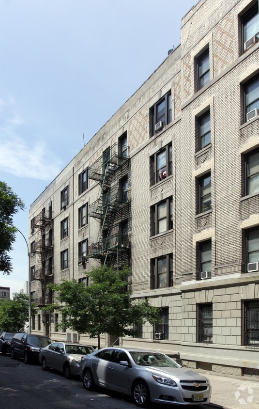 Building Photo - 48 Pinehurst Ave