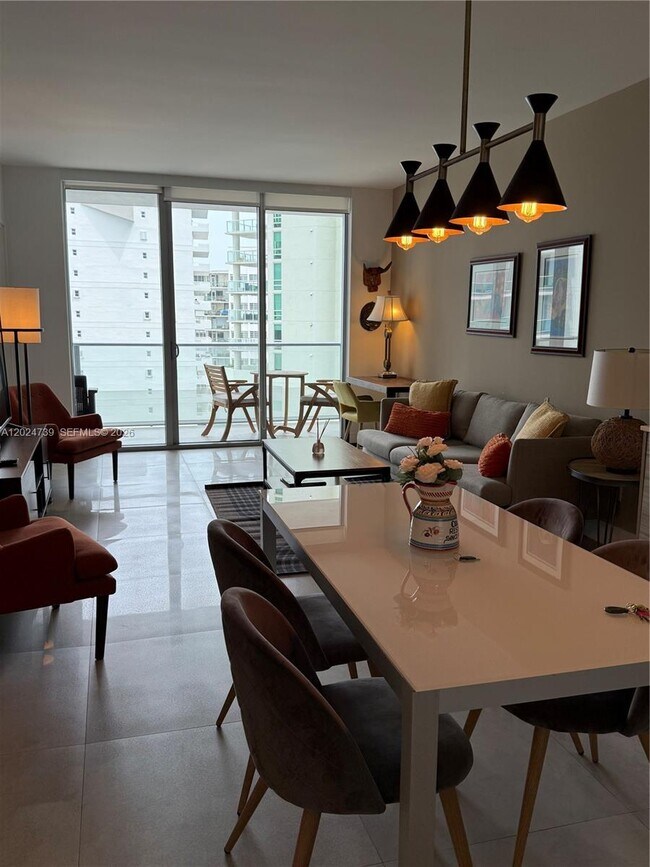 Foto del edificio - 1300 Brickell Bay Dr