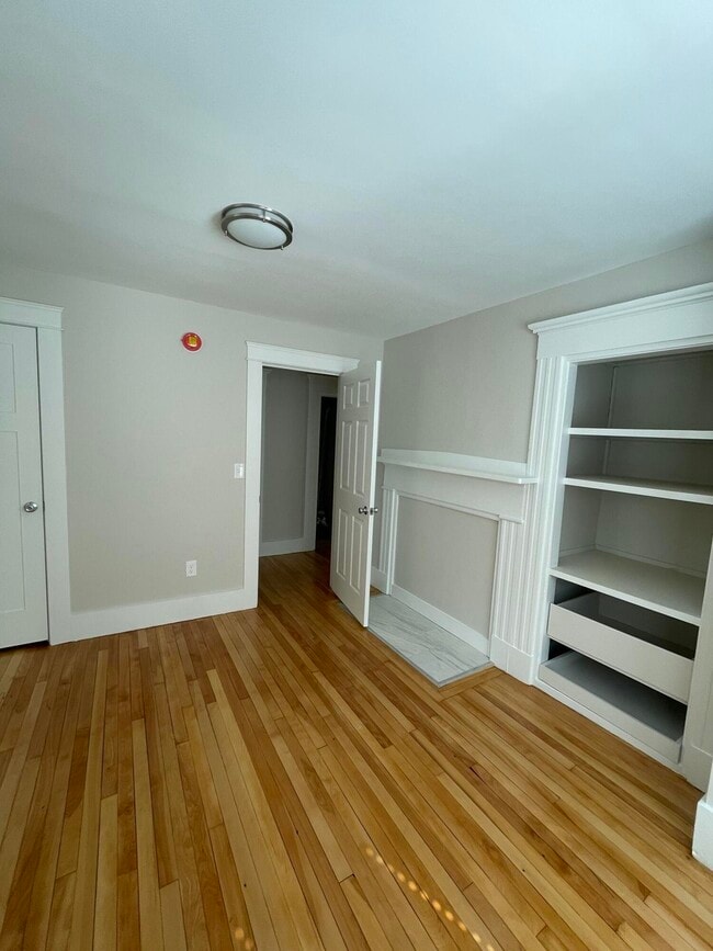 Building Photo - 56 Chapel St