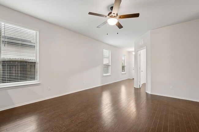 Building Photo - 212 La Dera Dr