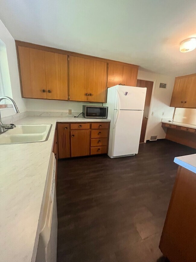 Foto del edificio - 3-Bedroom 1-Bathroom home in Eugene