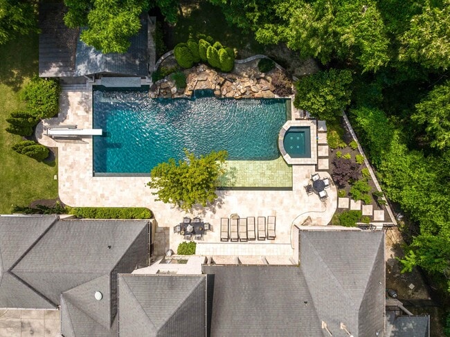 Foto del edificio - 9039 N Hollybrook Ln