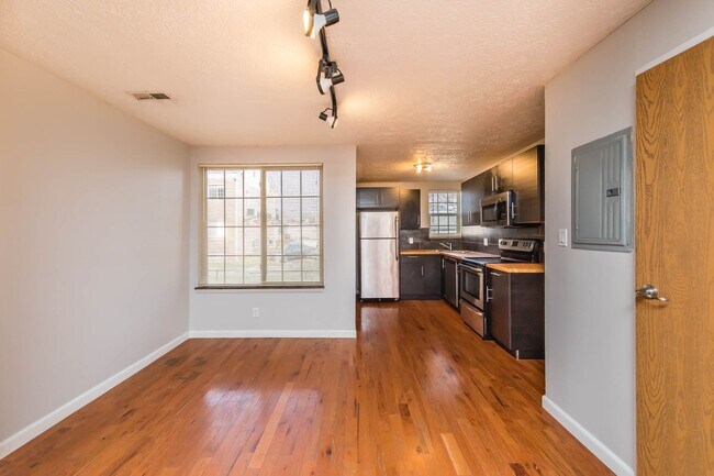 Dining/Kitchen - 254 S Monroe Ave