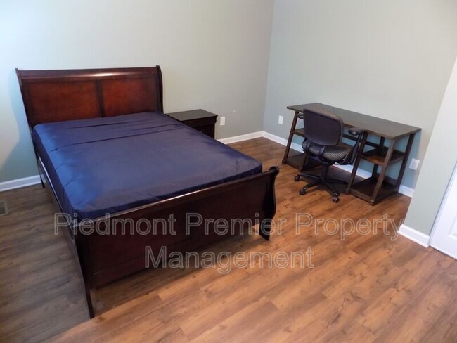 Foto del edificio - 1212 Brookwood Dr