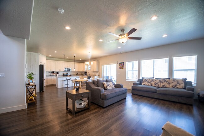 Foto del edificio - 1159 S 4350 W