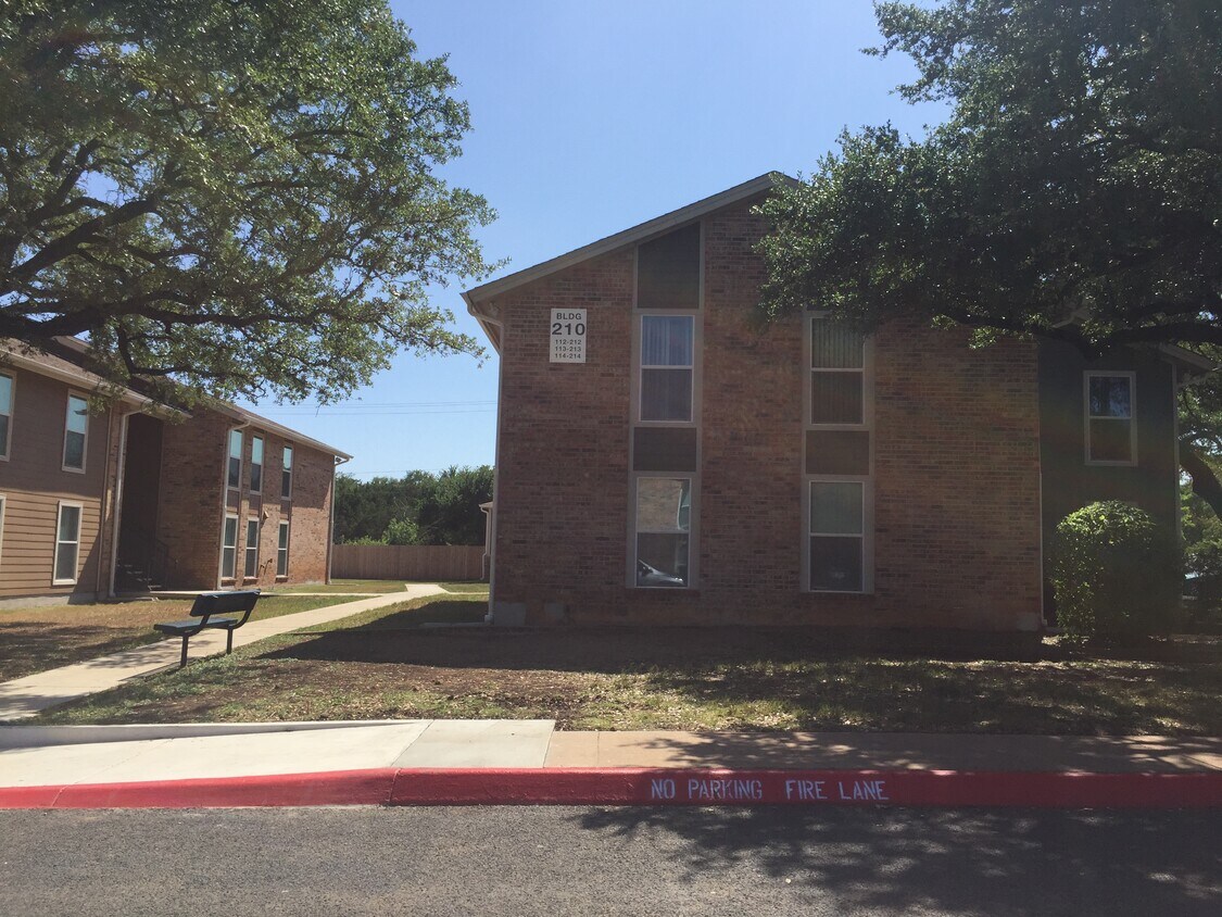 Building Photo - 210 Royal Dr