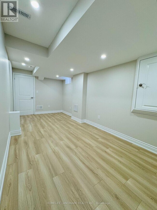 Building Photo - 18 Yvette St