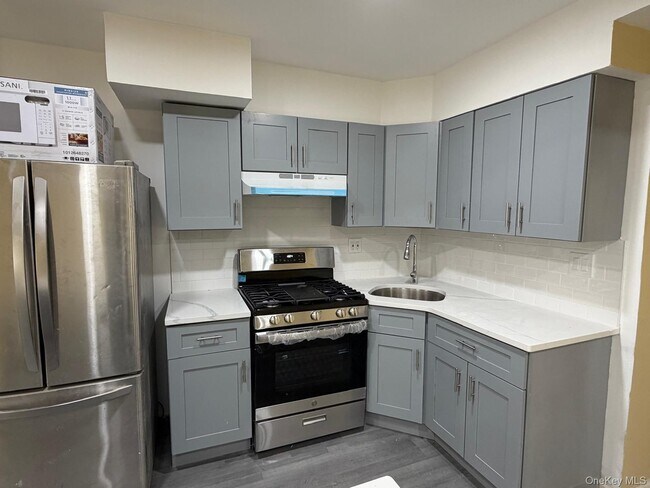 Foto del edificio - 924 E 106th St