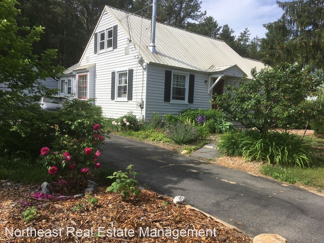 32 Hawthorne St, Brunswick, ME 04011 House Rental in Brunswick, ME