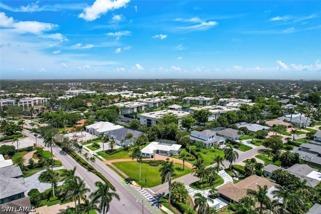 Foto del edificio - 740 Park Shore Dr