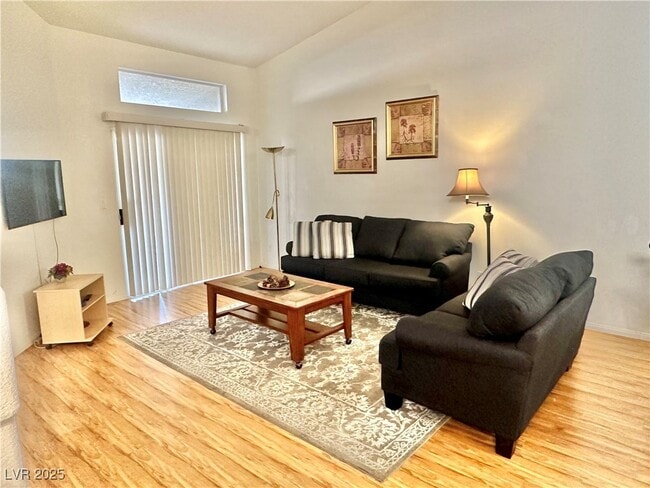 Foto del edificio - 9708 Fionna Ln
