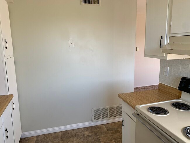 Building Photo - 1201 Wyatt Ln