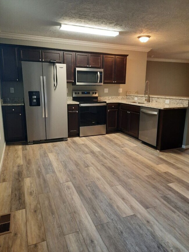 Building Photo - $1,800 - 3 Bedroom 3 Bathroom Unfurnished House in the Savannah Community