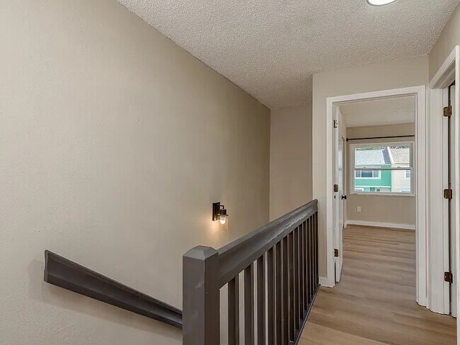 Foto del edificio - 2890 S Pines Dr