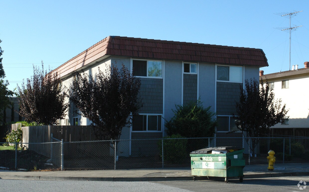 Building Photo - 226 Eastside Dr