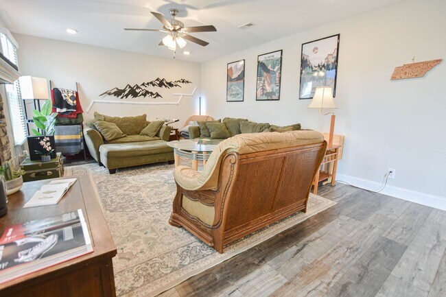 Foto del edificio - Pet Friendly Four Bedroom!